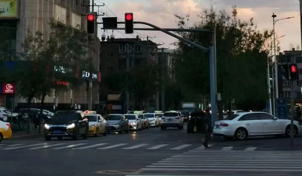 城市交通信号灯的配时合理与否？